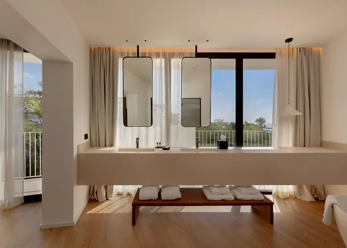 Elisabeth By The Sea