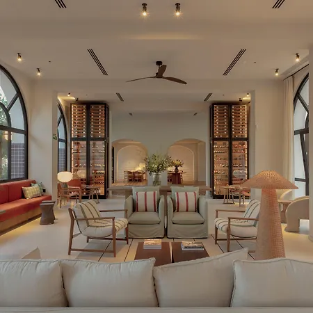 Elisabeth By The Sea 滨海托萨