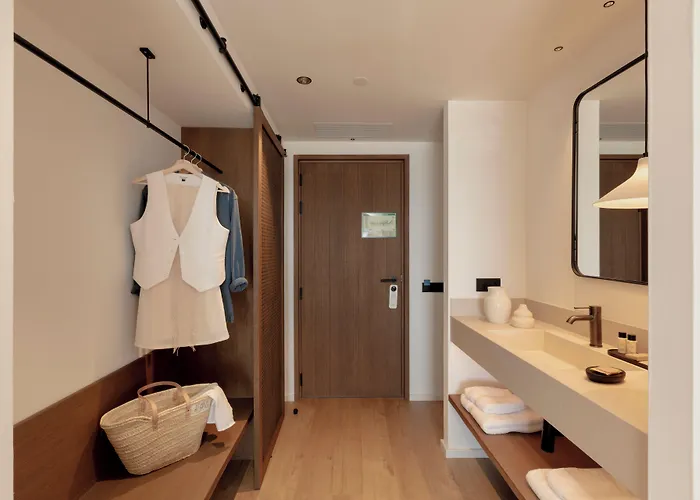 Elisabeth By The Sea 또사데마르